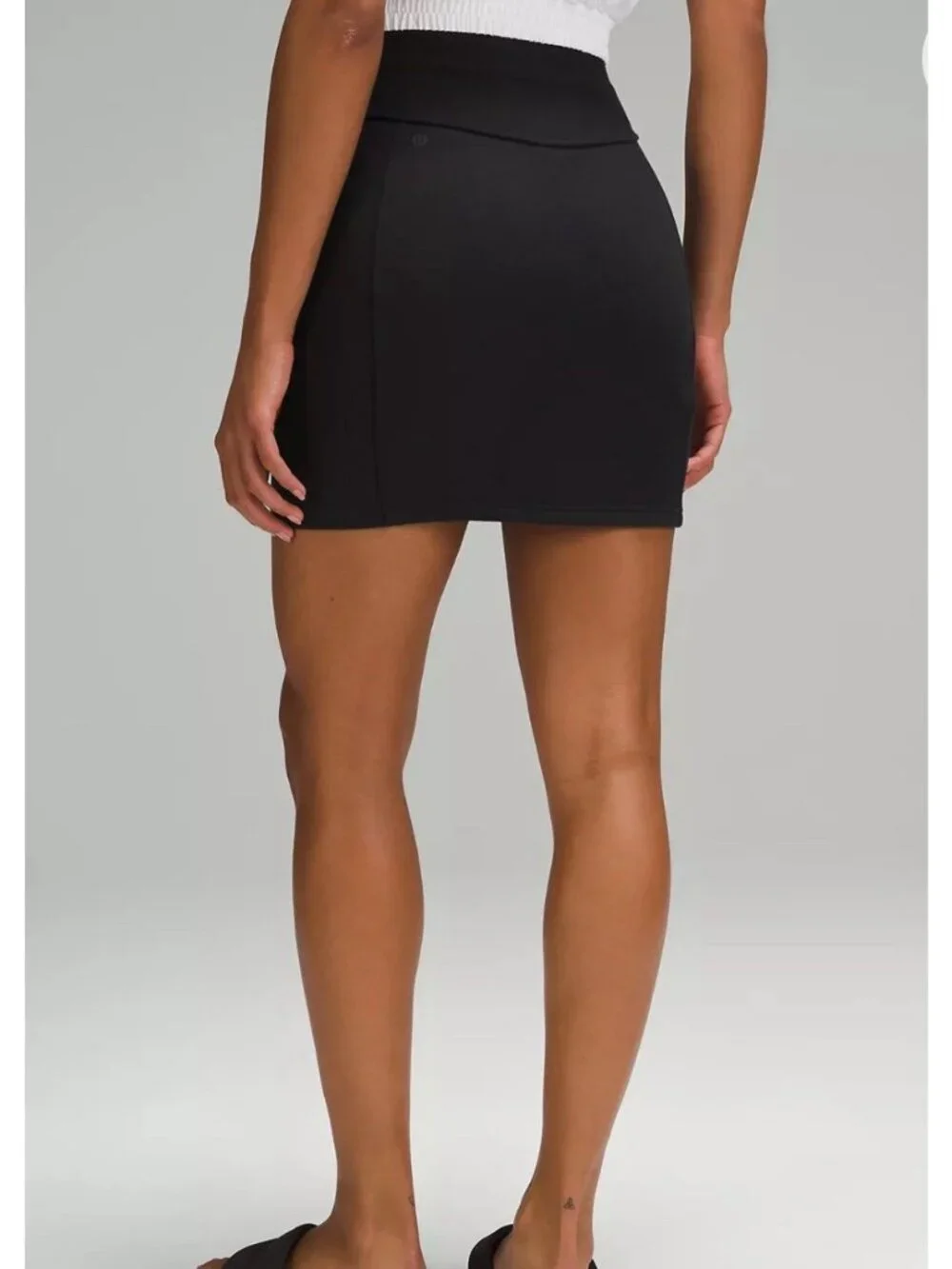 lululemon Scuba High Rise Mini Skirt Black Size Medium Workout. Summer Casual